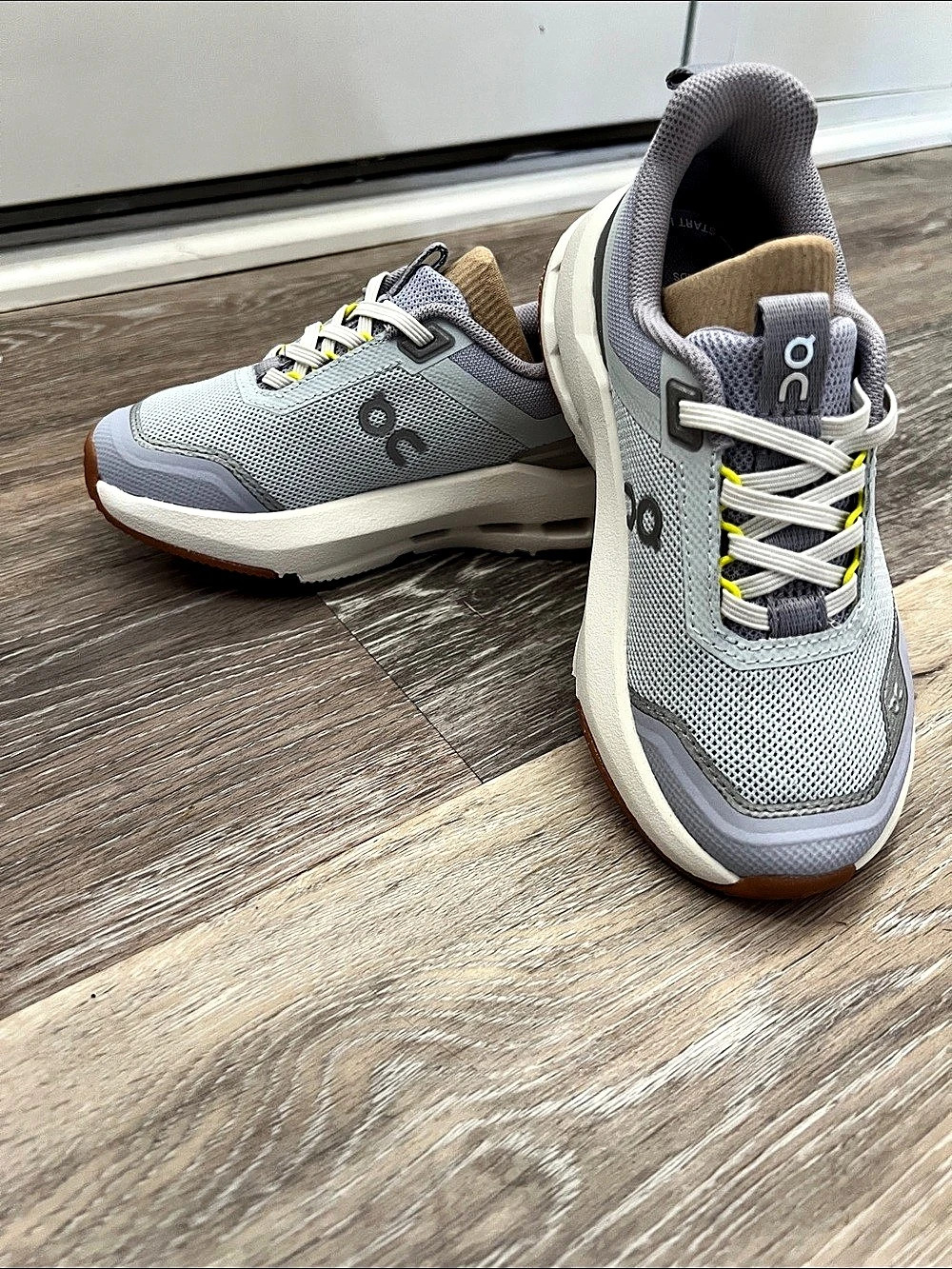 On cloud Gray & White Athletic Shoes NEW